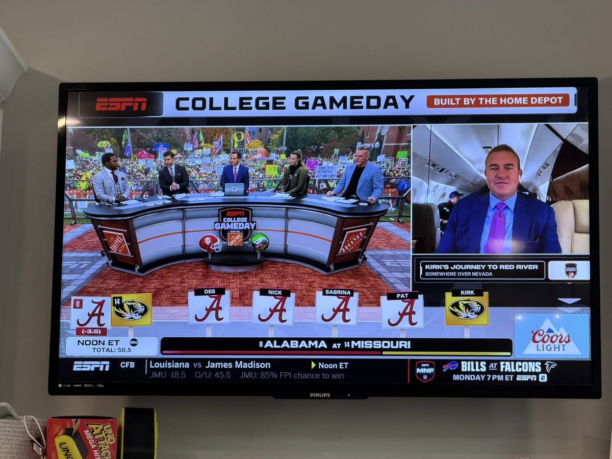 TJMoe28's tweet image. .@KirkHerbstreit picked Mizzou (sorta). All 5 picked Alabama, but Kirk threw it out there at the last second and said, “why not? Pick Mizzou.”