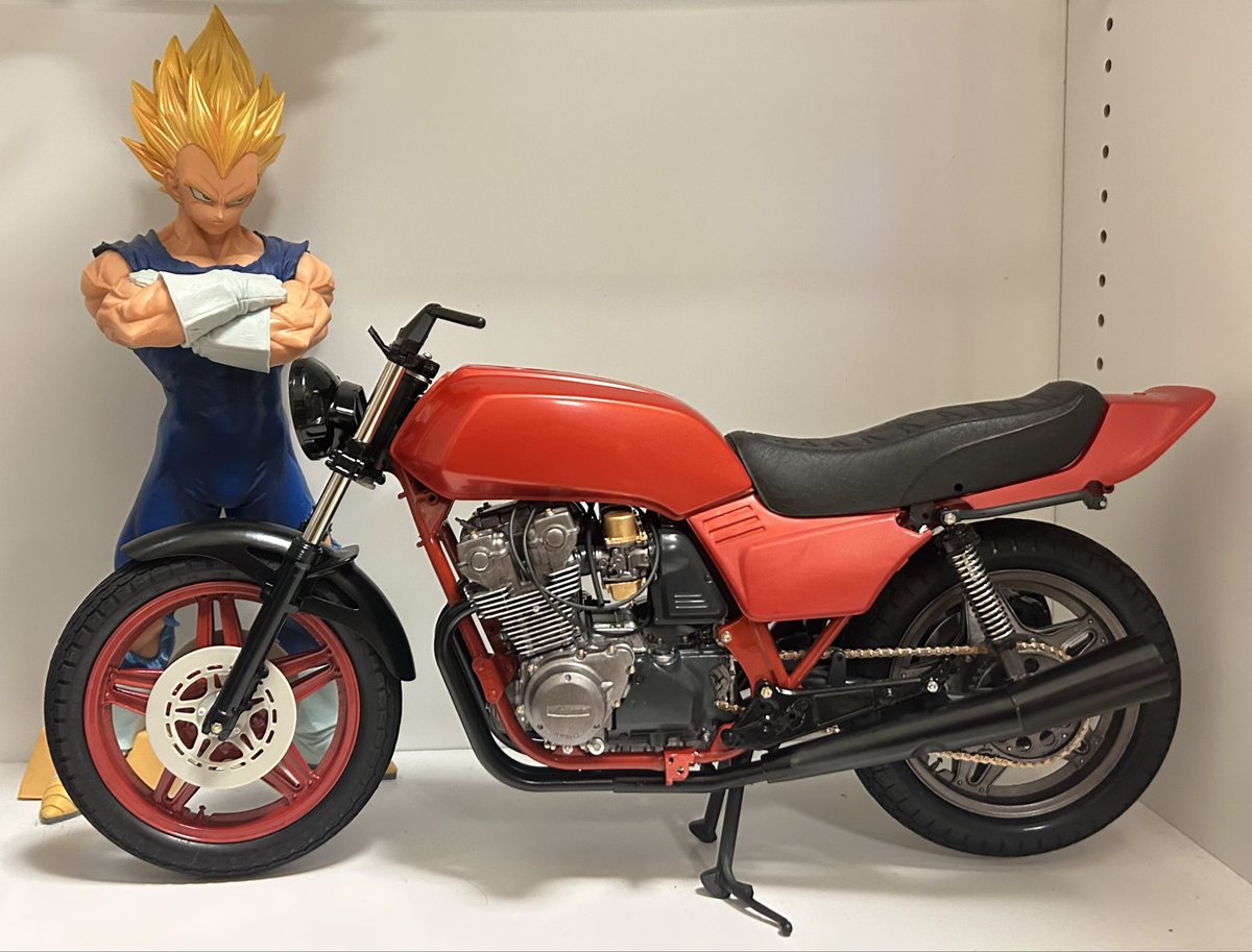 あと少し──
が中々進みません🥺

ベジータもオコです

#CB750F
#タミヤ
#筆塗り