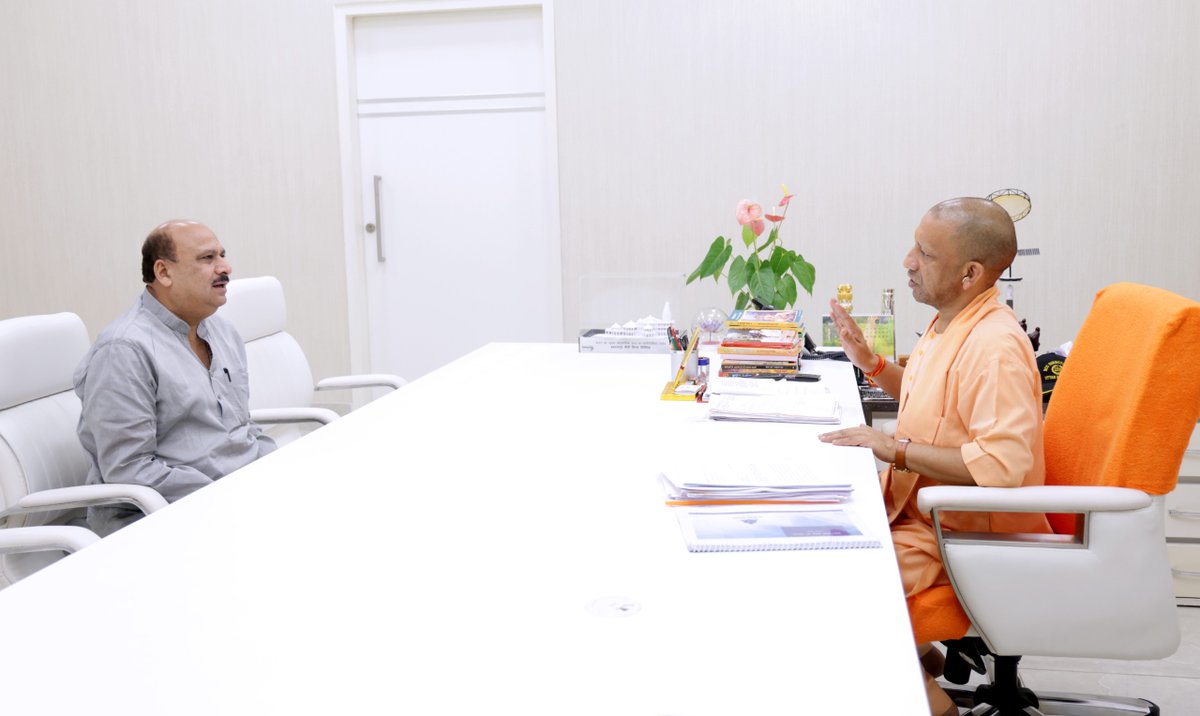 myogioffice's tweet image. मुख्यमंत्री श्री @myogiadityanath जी महाराज से आज लखनऊ में भाजपा के वरिष्ठ राजनेता एवं बिहार और मध्य प्रदेश के पूर्व राज्यपाल स्वर्गीय लालजी टंडन जी के पुत्र श्री अमित टंडन जी ने शिष्टाचार भेंट की।