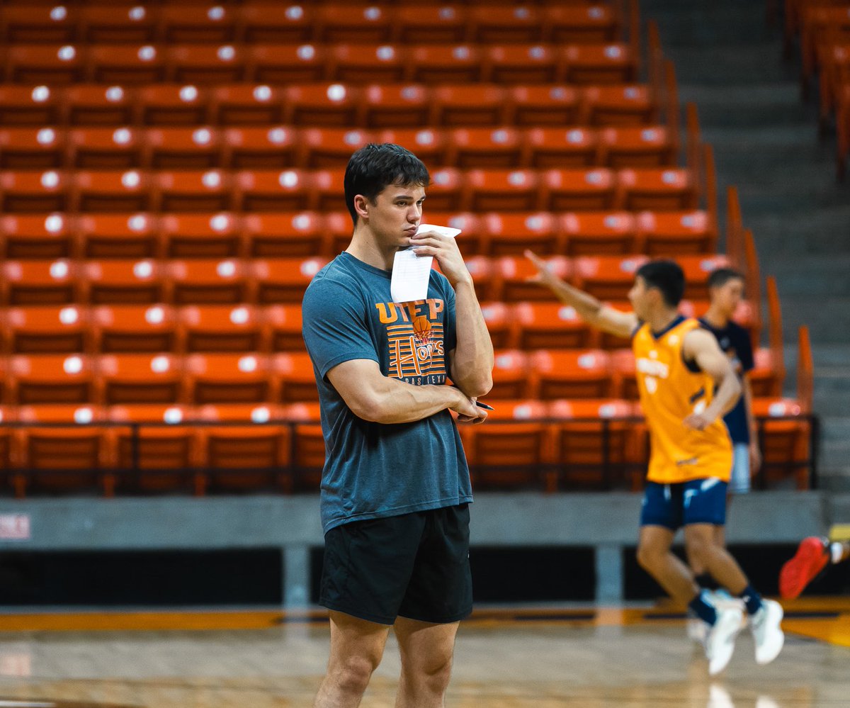 UTEPMBB's tweet image. Happy birthday to our newest assistant coach, @CoachLakey! 🥳🎉 

#PicksUp