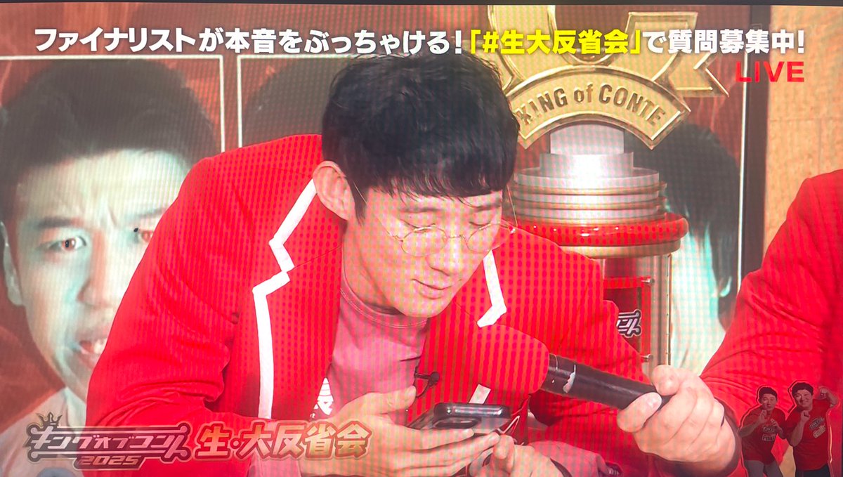 Tsukimi29's tweet image. お世話になった好きな先輩に優勝報告電話

堂前さんから電話📞 ̖́-
まさかのすぐそこにいるしずるの池田さん笑笑笑笑笑笑笑笑
いたずらっ子なニコニコの堂前さんの笑顔、尊い🥹

 #キングオブコント2025
 #生大反省会