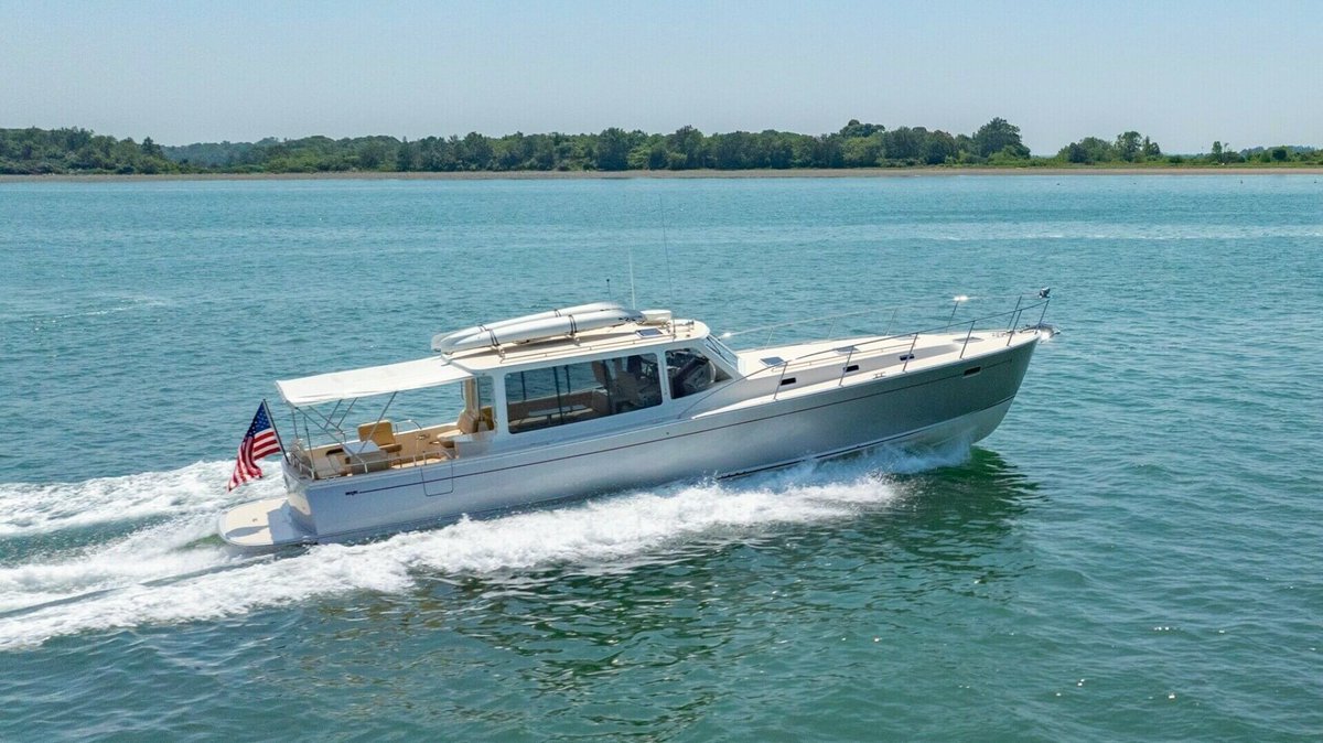 Pre-Owned Boats " The MJM 50" — designed for a couple who loves to entertain.
By day, it’s an open social space from helm to transom.
By night, it transforms into a comfortable cruiser for two.

buff.ly/mBhkaL0