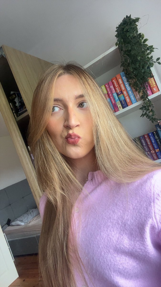 Rachael 📚 tweet media