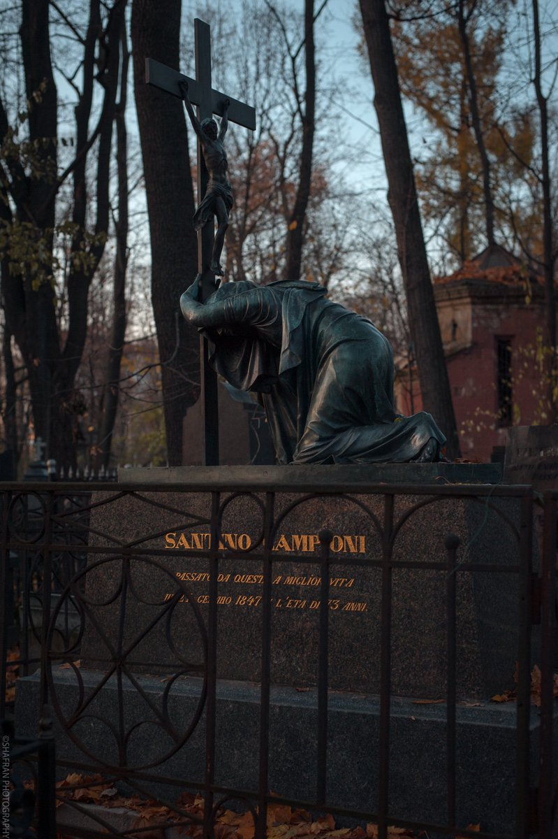 shafran_music's tweet image. Неиронично, это лучшие фотографии, которые я когда-либо делал.
Осеннее Введенское кладбище на закате.