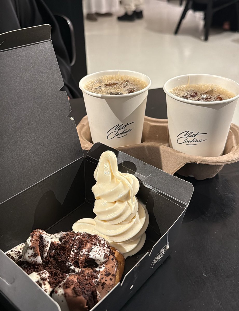 ⁷ (@r1v7i) on Twitter photo 