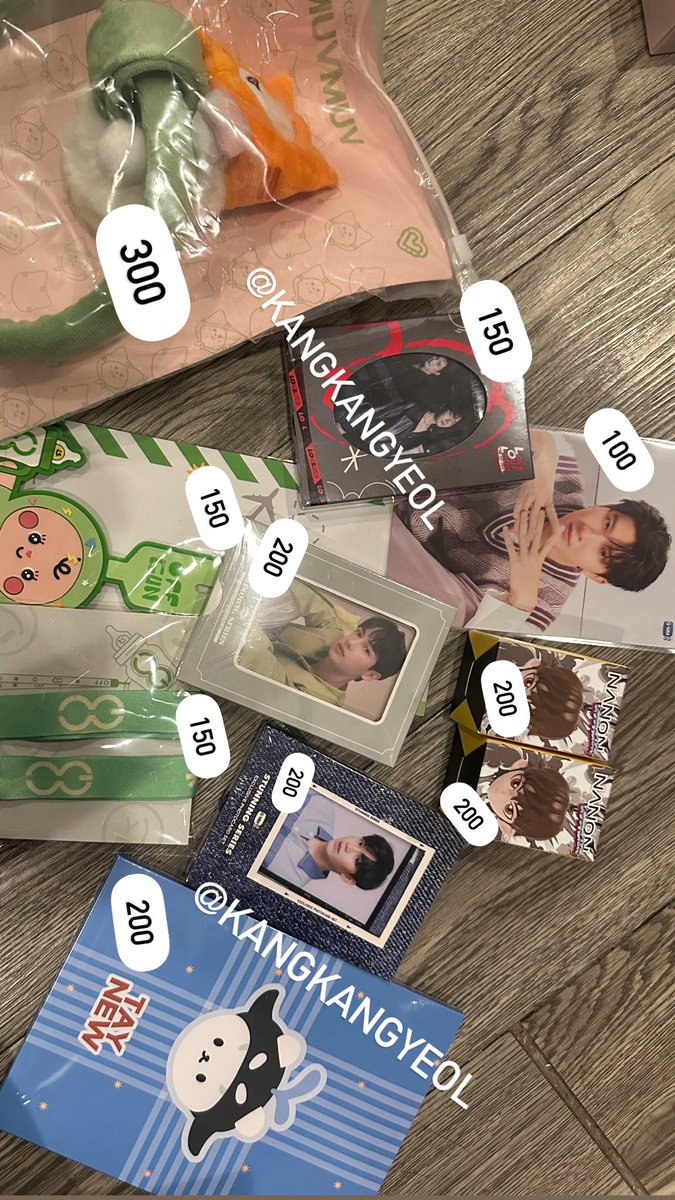 kangkangyeol's tweet image. ส่งต่อค่า 
ถ้าซื้อเป็นเซ็ตลดให้ได้นะคะ
นัดรับ พรุ่งนี้
งานนสศูนสิริกิต
เซนเวิล
เซนลาด
หรือฟิวเจอปาร์คได้ค่ะ🙏🏽
#gmm #GMMFANIVAL #TayNew #khaotungg #OffGun #EarthMix #POLCASAN #MilkLove #MUVMUV