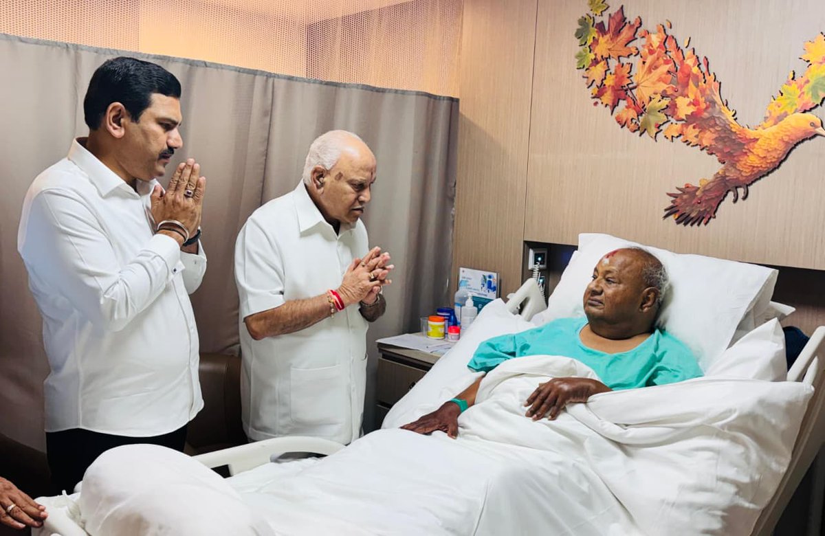 BJP4Karnataka's tweet image. ಬಿಜೆಪಿ ರಾಷ್ಟ್ರೀಯ ಸಂಸದೀಯ ಮಂಡಳಿ ಸದಸ್ಯರು, ಮಾಜಿ‌ ಮುಖ್ಯಮಂತ್ರಿಗಳಾದ ಶ್ರೀ @BSYBJP  ಹಾಗೂ ರಾಜ್ಯಾಧ್ಯಕ್ಷರಾದ ಶ್ರೀ @BYVijayendra  ಅವರು ಅಸೌಖ್ಯದಿಂದ ಆಸ್ಪತ್ರೆಗೆ ದಾಖಲಾಗಿರುವ ಮಾಜಿ ಪ್ರಧಾನಿ ಶ್ರೀ ಎಚ್‌.ಡಿ. ದೇವೇಗೌಡ ಅವರ ಆರೋಗ್ಯ ವಿಚಾರಿಸಿದರು.
