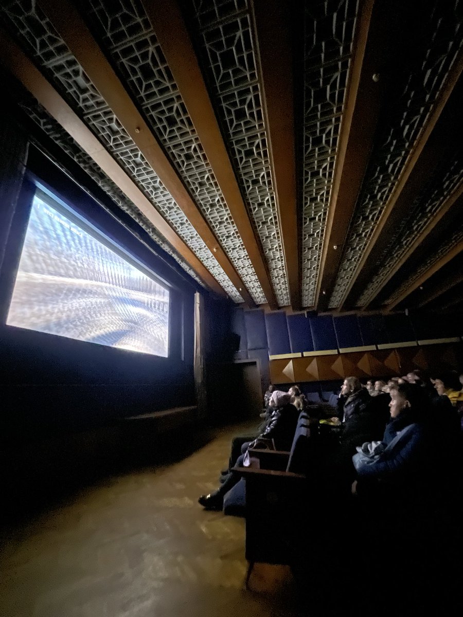V Kyjevě se nyní promítá Velký vlastenecký výlet…

Brek, znechucení z trojce ve filmu, lidé odcházejí během filmu pryč - je to strašný na to koukat…