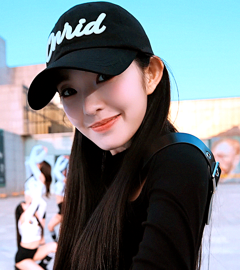 velvetmonium's tweet image. ╭◜◝ ͡ ◜◝╮  
(      🧢      )  
╰◟◞ ͜ ◟◞╯   
/)/)  
( . .)  
(づ) #IRENE #아이린 
#RedVelvet