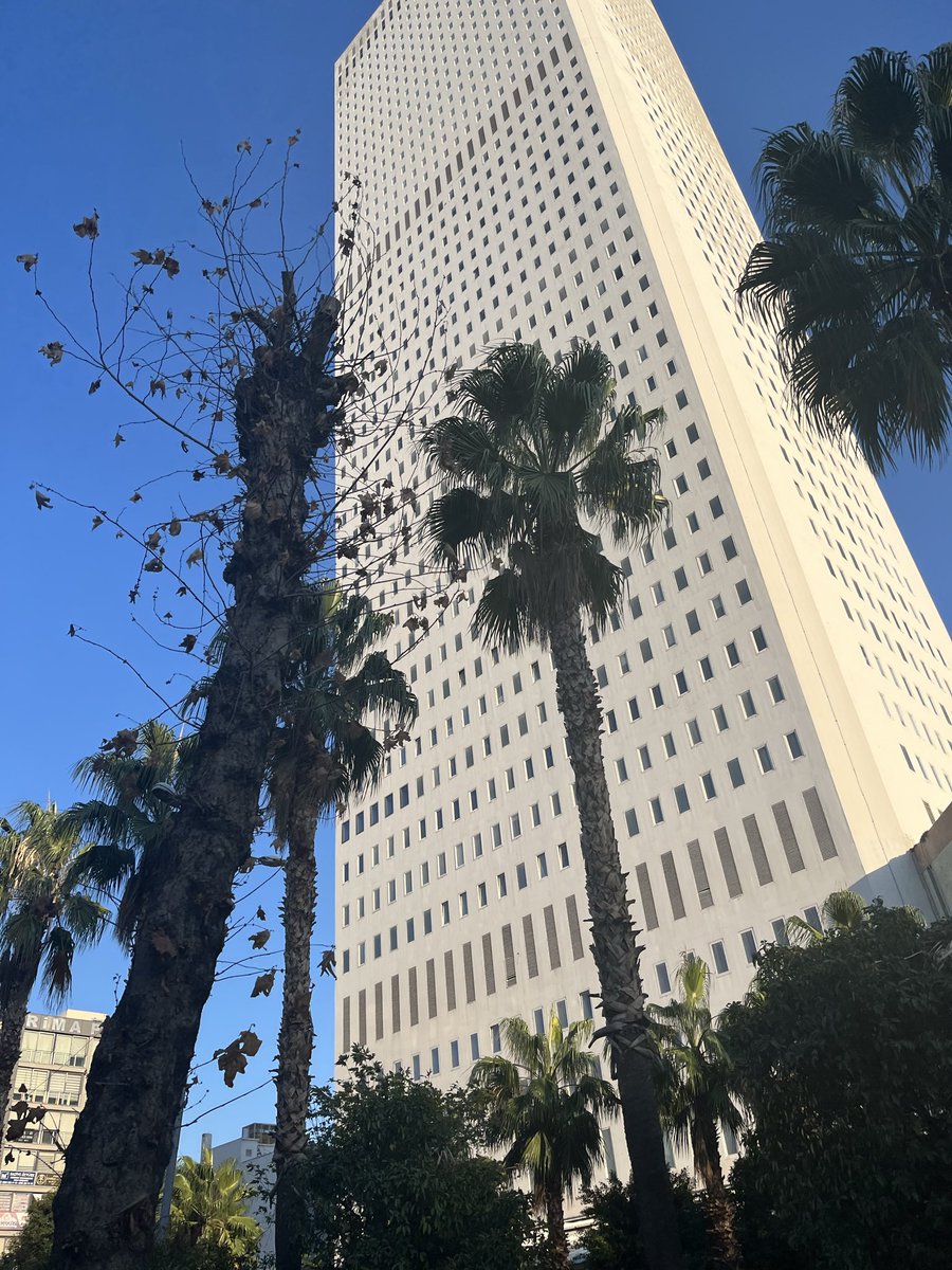 Mersin’de yaşayanlar bilir.Navigasyon olarak Metropol / 52 katı kullanmaktır. Kaybolma derdi yoktur, her yol denize çıkar.😄#Mersin