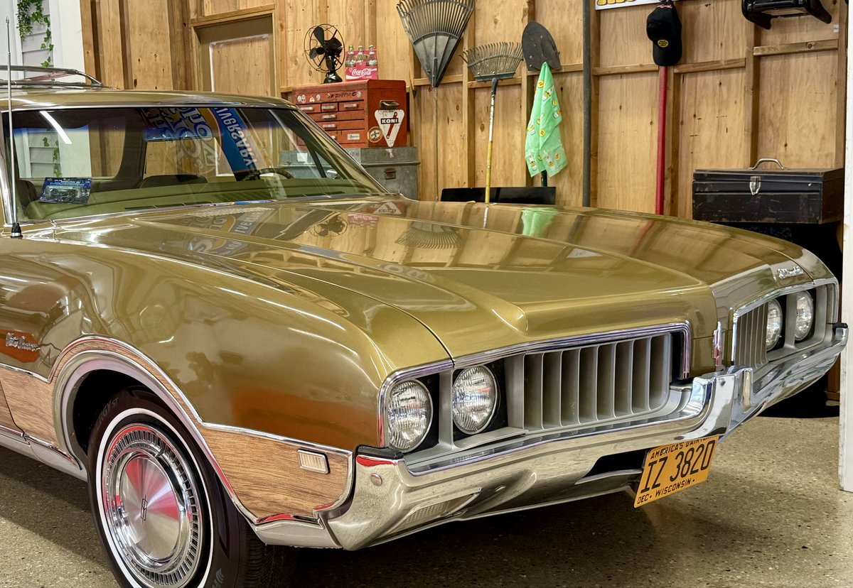 KendraMeinert's tweet image. The “That ‘70s Show” 1969 Oldsmobile Vista Cruiser was officially unveiled today at The Automobile Gallery in Green Bay, its new permanent home — garage and all. #onassignment