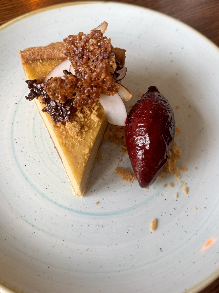 Chef1's tweet photo. Everything a pub should, be amazing food, comfy surrounds, real fire, great beers, served by a brilliant team @TheLongsArms https://t.co/Wf7MdAXqth