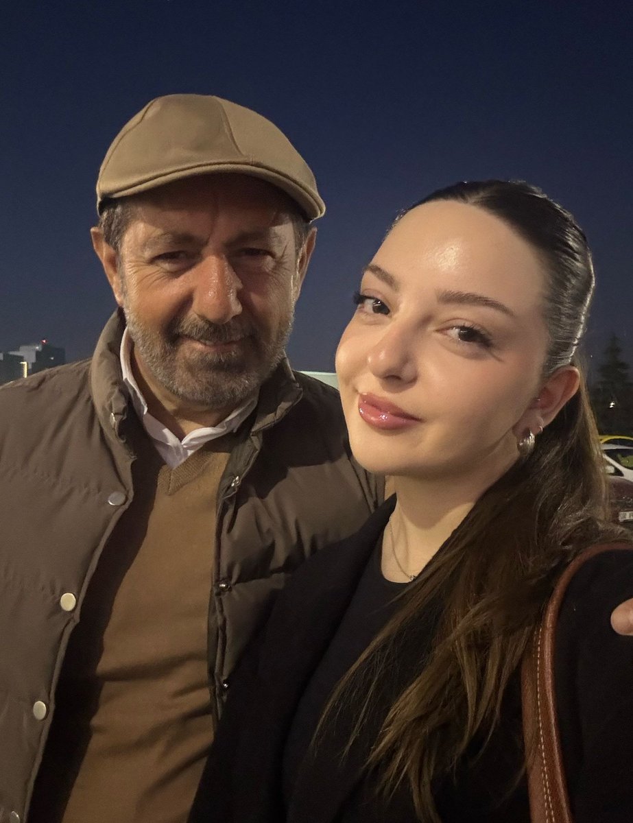 Kız babası olmak...

Hasan Hüseyin Korkmazgil şiirinin bir dizesinde yer almak kadar güzeldir... 

#Dünyakızçocuklarıgünü