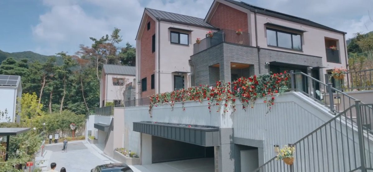 brownkudiii's tweet image. YOO MERI had a vision😭😭 for a house like that, i too would be out here faking my marriage with a random man i met while blackout drunk.. GIRL&apos;S JUST CHASING STABILITY🙂‍↔️

#WouldYouMarryMe #WouldYouMarryMeEP2