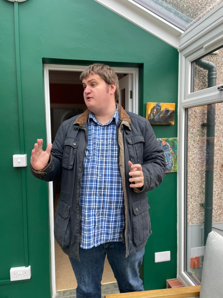 phildavies1995's tweet image. Great day out in Caerffili with fellow @WalesGreenParty members helping our Senedd candidate Gareth Hughes💚
Also great to meet and chat with the “other” @GarethHughesNZ the former @NZGreens MP.🇳🇿🏴
Good conversations had. People want change not more establishment politics!