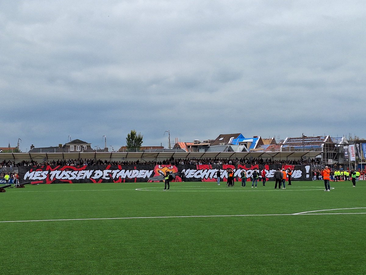 niek92jansen's tweet photo. Nog een paar beelden

SV Spakenburg 🆚️ IJsselmeervogels ⚽️

#spaijs #SVSpakenburg #IJsselmeervogels #Spakenburg #derby #groundhopping https://t.co/JCiRAahLb4