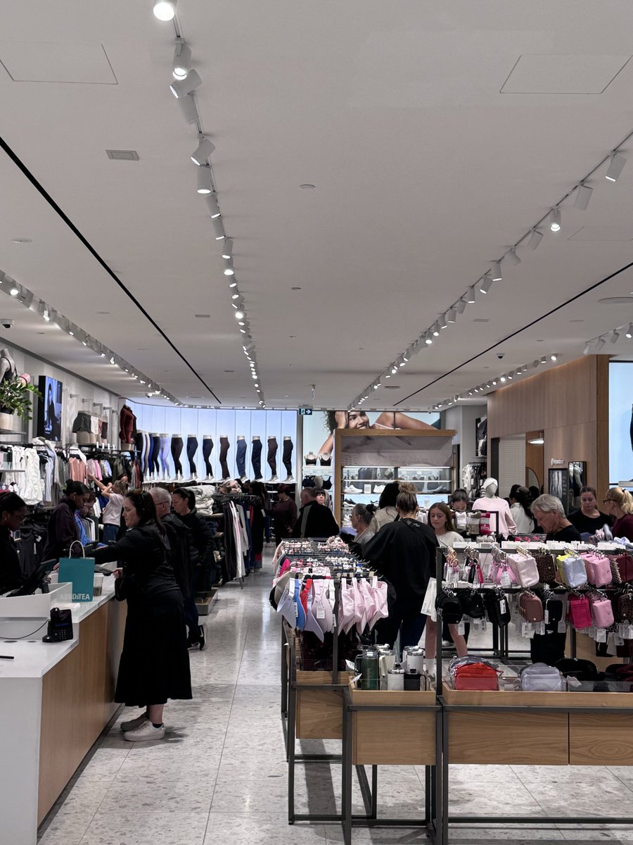 Supreme Bagholder tweet media