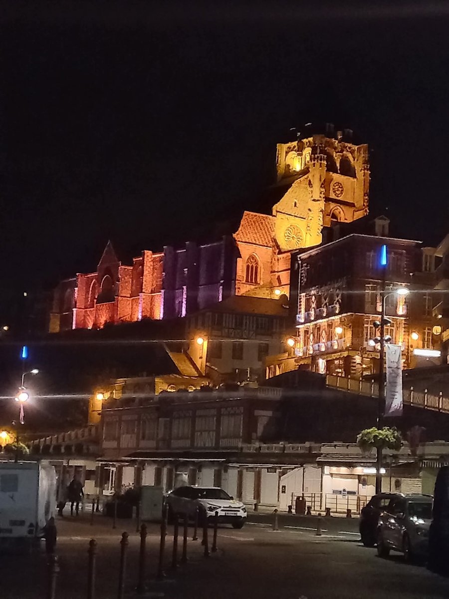 luckasdelille59's tweet photo. Je vous souhaite une bonne fin de journée et une excellente soirée étoilée les amis 🌠🌟🌠🌟
#Treport #Normandie #France 🇫🇷🇫🇷