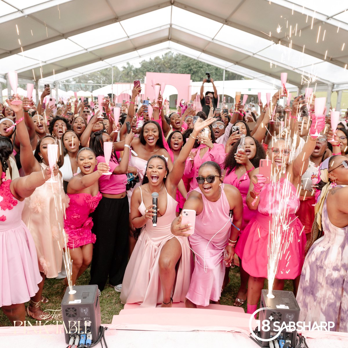 brutalfruitsa's tweet photo. Every intricate detail at #ThePinkTable conducted itself into a flawless symphony, weaving memories destined to sparkle through time! 🌟​

Sensing that magic too? 

Besties, drop 3 emojis that represent your vibe for sparkly DM wins! 🥂 https://t.co/HihKuyuD7Y