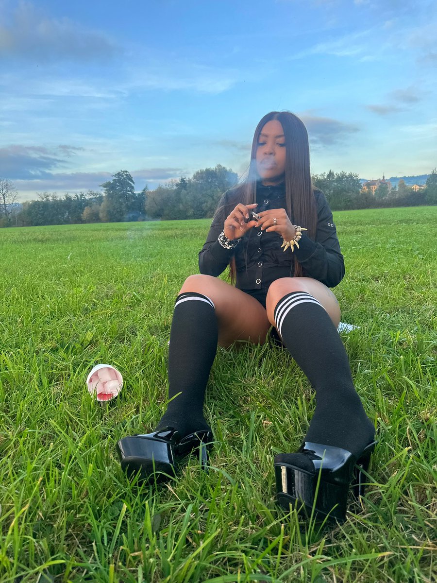 witchyglee's tweet image. Just by myself 🇨🇭#+41