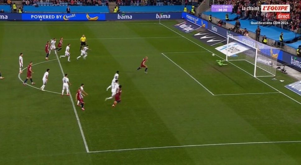naughtyfcb's tweet photo. Erling Haaland just missed two penalty 🙂 https://t.co/tO93ffDMnN