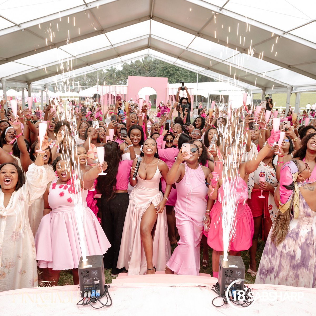 brutalfruitsa's tweet photo. Every intricate detail at #ThePinkTable conducted itself into a flawless symphony, weaving memories destined to sparkle through time! 🌟​

Sensing that magic too? 

Besties, drop 3 emojis that represent your vibe for sparkly DM wins! 🥂 https://t.co/HihKuyuD7Y