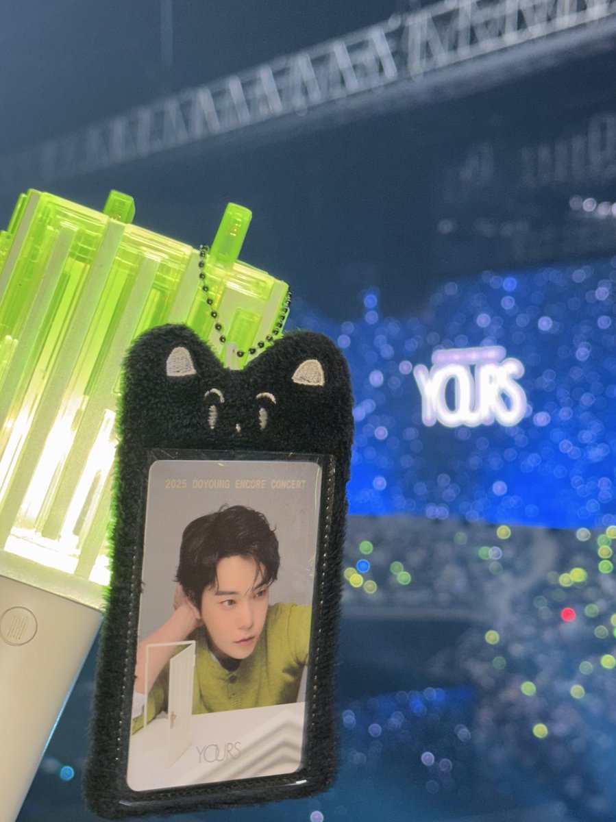 도영 Yours 막콘 보고 왔습니당🥹
무대 하나하나 다 좋았고 무엇보다 Yours 이름의 의미가 너무 좋았어요
마크에게도 좋은 시간이었길!