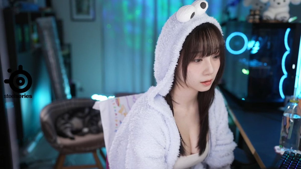 outofthe2's tweet image. お部屋リニューアル🩵に猫カメラ🐱
伊織もえのゲームスキルもキラキラ🎮✨✨
ギミック推理にパワフル発言💪
合間にアルバイト譚にコミコンに向けての履修や魅力なんかも教えてくれたりと
1週間のご褒美ありがとう😁

#伊織もえ #リトルナイトメア3