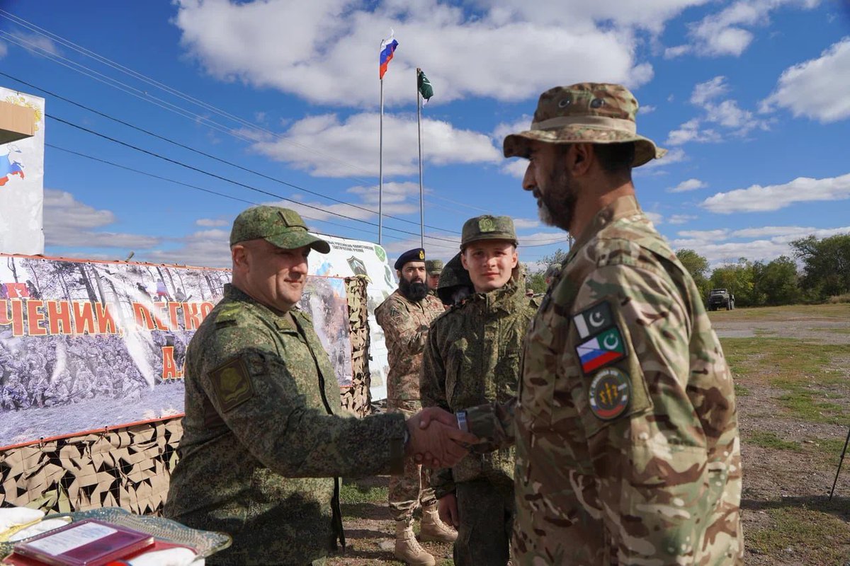 Russian Defence Ministry:

🇷🇺🇵🇰 Druzhba 2025 joint Russian-Pakistani exercises take place on territory of Southern Military District of Russia 

🪖 During the joint exercises, servicemen of the armed forces of the Russian Federation and the Islamic Republic of Pakistan practised
