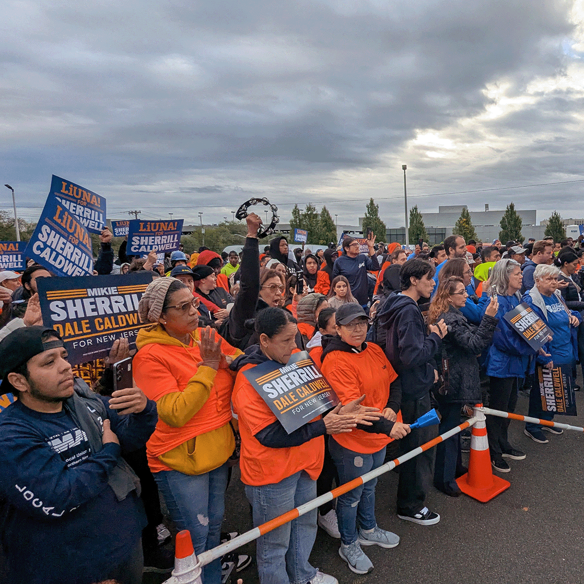 LiUNAEasternReg's tweet image. ✊ Over 400 @LIUNA members, alongside hundreds of their brothers &amp;amp; sisters in @NJAFLCIO, came out this morning for #Labor Walks in support of @MikieSherrill in Clifton &amp;amp; Maplewood NJ.

THIS is what support for a #ProUnion candidate looks like.

Let&apos;s land this thing!