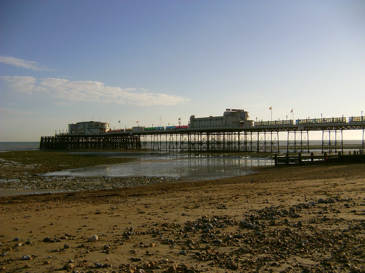 Teddy45825659's tweet photo. Feeling chilly, pals ... brrrr 🥶❄️ 

Who remembers the last hot day of summer? 😎 I took Lucky to Worthing! 🏖️ 

We won a pool-ball, playing cards and a squidgy ball on the pier. Then we sat on the beach and collected shells. 🐚 

I've been trying my paw at some drawing ... ✏️ https://t.co/FvMmeEjrWn
