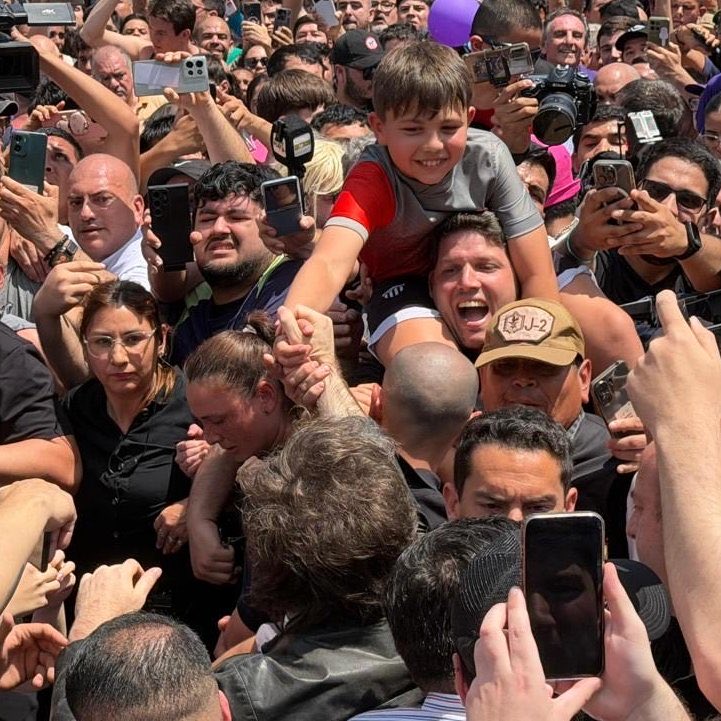 Para que ellos no se tengan que ir del país.