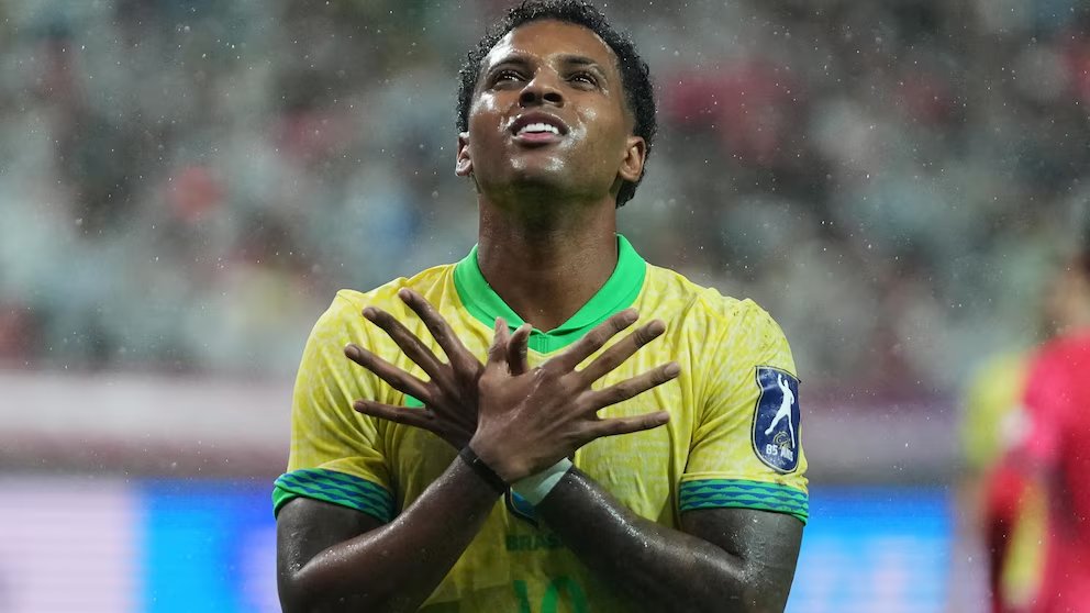 Cbet_latam's tweet image. Rodrygo, encantado con Ancelotti y su conexión con Vini. 🗣️🇧🇷
"Ancelotti me puso en una posición que jugué mucho en el Real Madrid con Vini, funciona muy bien, nos conectamos siempre".
"Ancelotti lo sabe mejor que nadie".
#RealMadrid #Rodrygo #Ancelotti #Vinicius