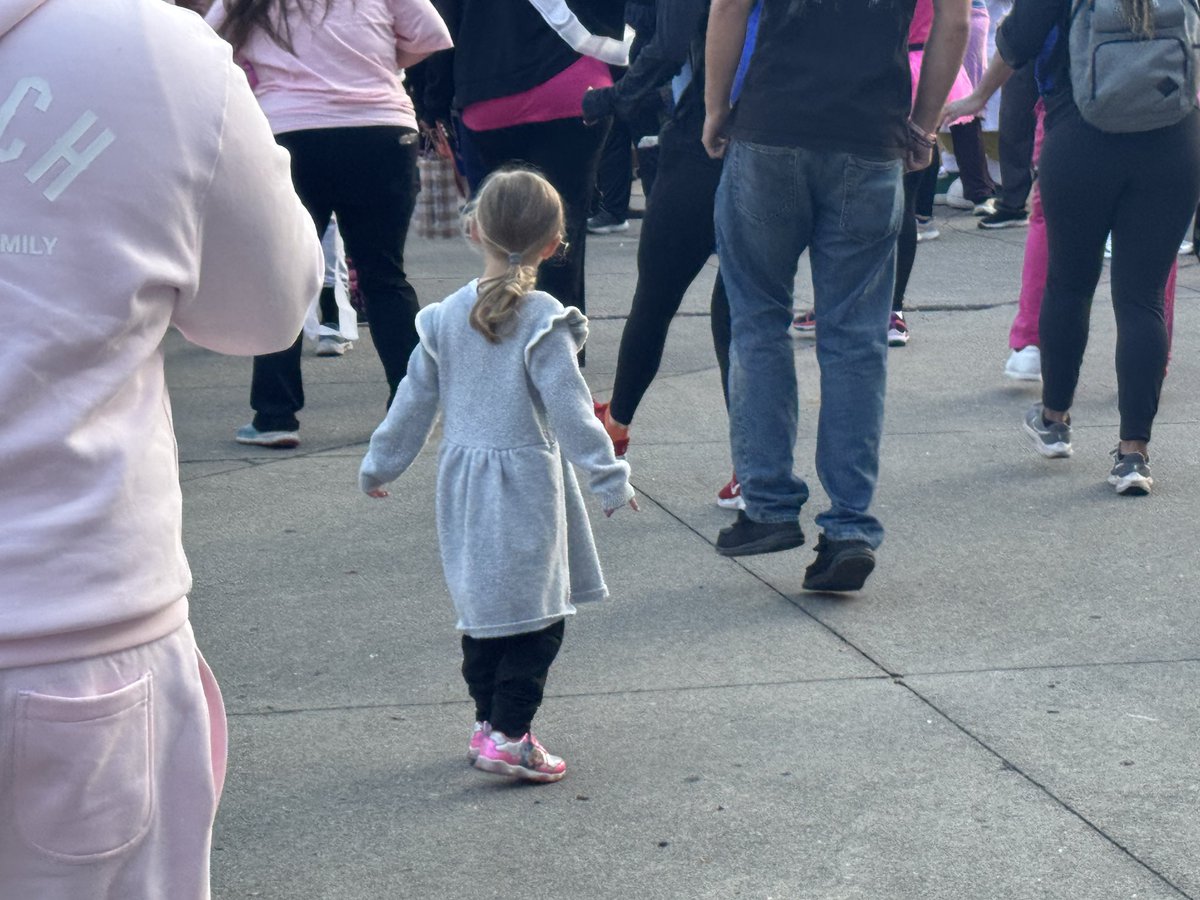 GEnrightWHIO's tweet photo. I had the BEST time this morning at the @AmericanCancer #MakingStridesAgainstBreastCancer #GreaterDayton event. Thousands of people gathered at #DayAirBallpark. Here's to prevention, early detection, and research! π©·@whiotv https://t.co/PKCvIbwwFA
