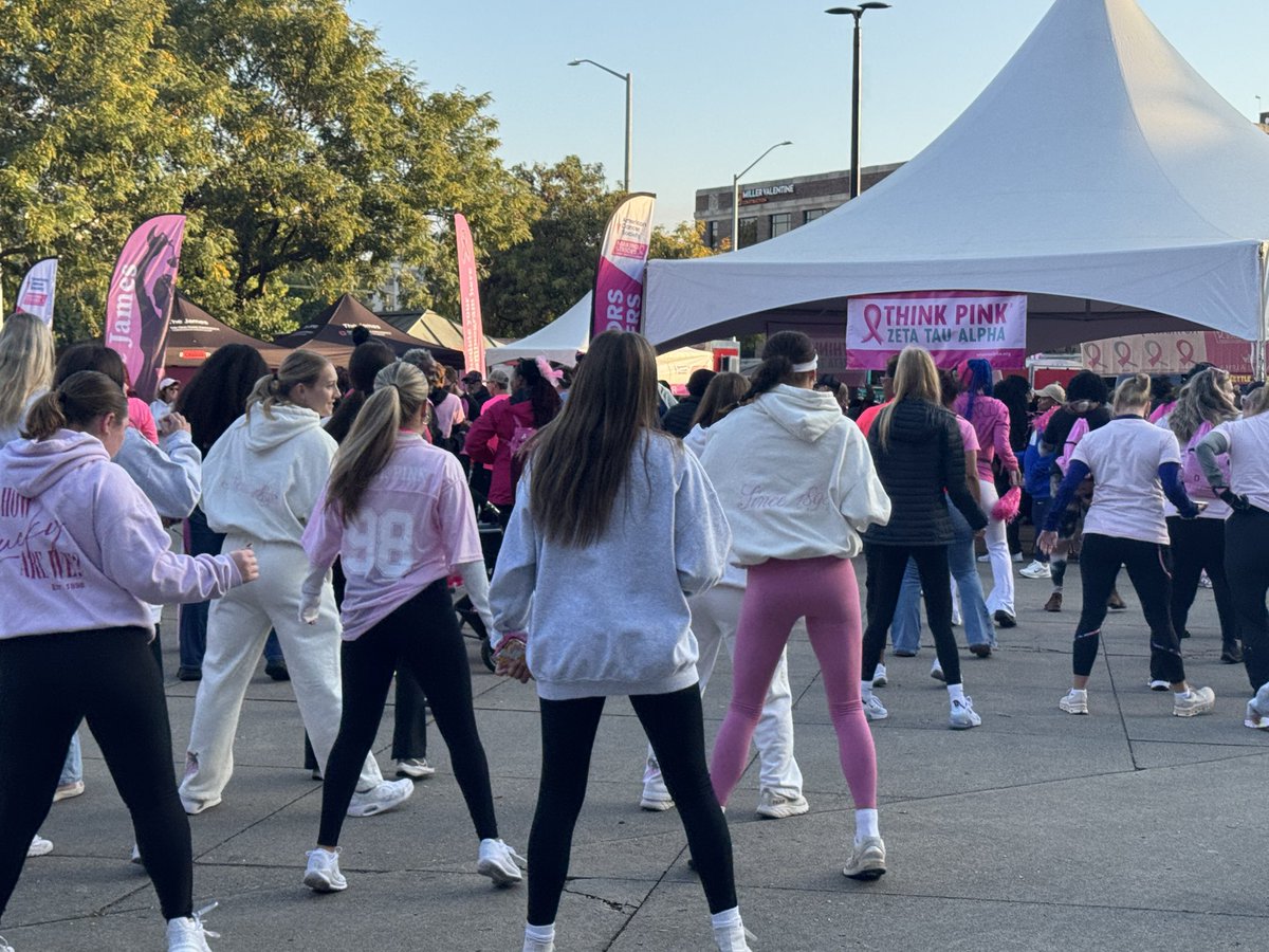 GEnrightWHIO's tweet photo. I had the BEST time this morning at the @AmericanCancer #MakingStridesAgainstBreastCancer #GreaterDayton event. Thousands of people gathered at #DayAirBallpark. Here's to prevention, early detection, and research! π©·@whiotv https://t.co/PKCvIbwwFA