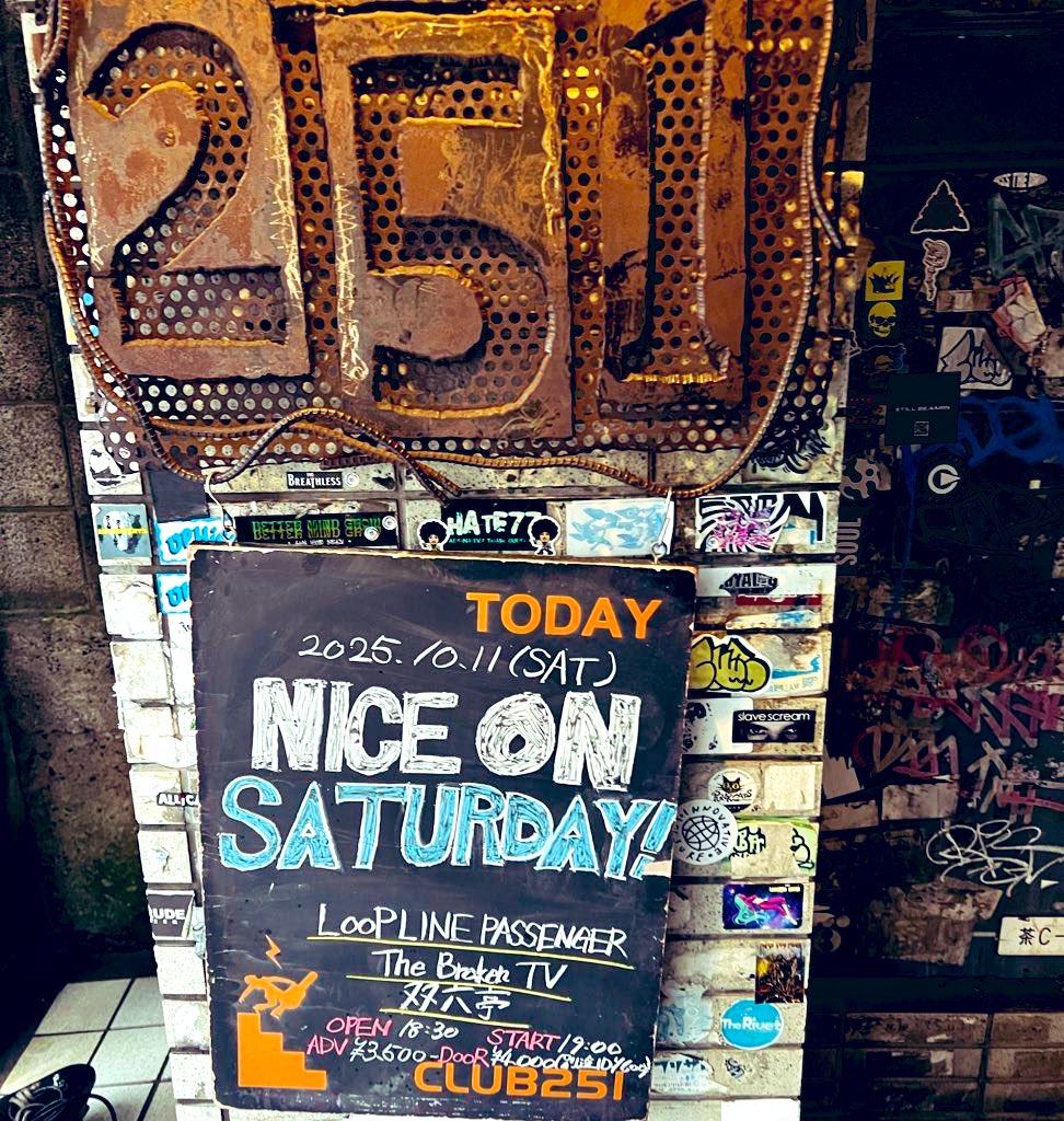 TheBrokenTV's tweet image. 10/11下北沢CLUB251
The Broken TV

ゆらり〜オバケだよの巻〜
公民館
雲の上
夢の中
麻雀の唄
アイアンマンモス
僕に似合いの身体
マイクラブ
London Rolling

呼んでいただいたLOOP LINE PASSENGER
ピンチを救っていただいた双六亭
そして笑顔と声援と手拍子をくださった皆様！
ありがとチャンネル🎵