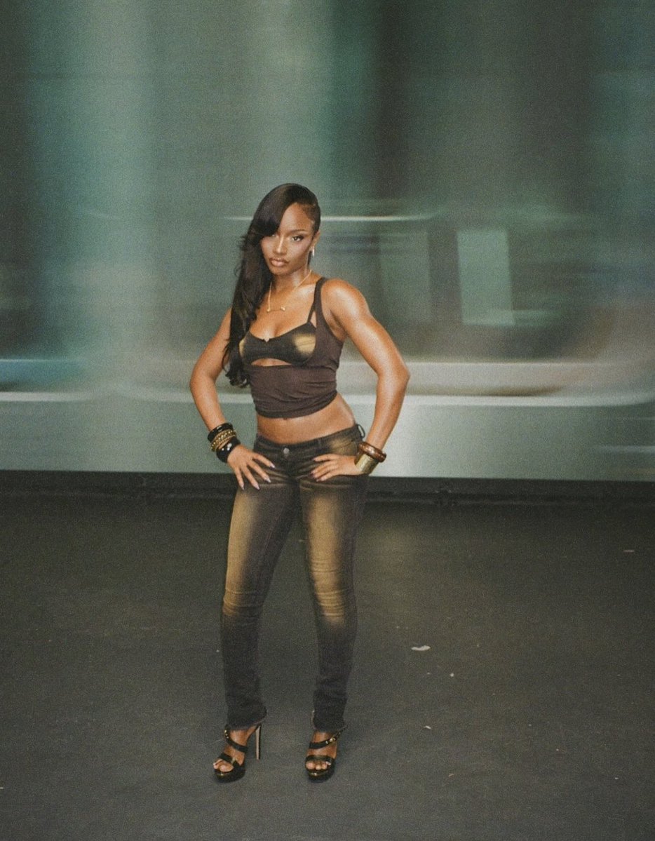 ayracharts's tweet image. .@ayrastarr’s “Hot Body” has surpassed 20 million streams on Spotify.
