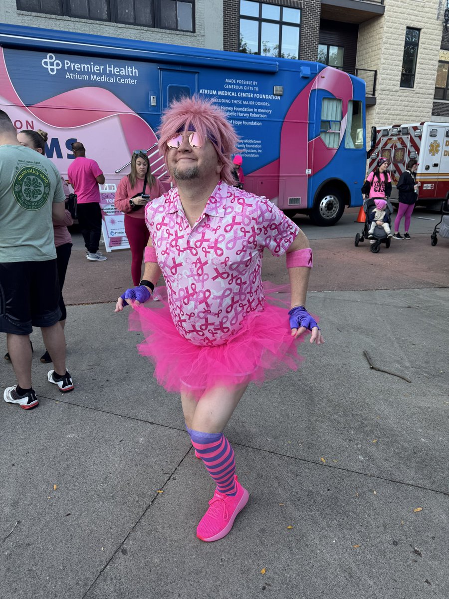 GEnrightWHIO's tweet photo. I had the BEST time this morning at the @AmericanCancer #MakingStridesAgainstBreastCancer #GreaterDayton event. Thousands of people gathered at #DayAirBallpark. Here's to prevention, early detection, and research! π©·@whiotv https://t.co/VprdTbV8Vw