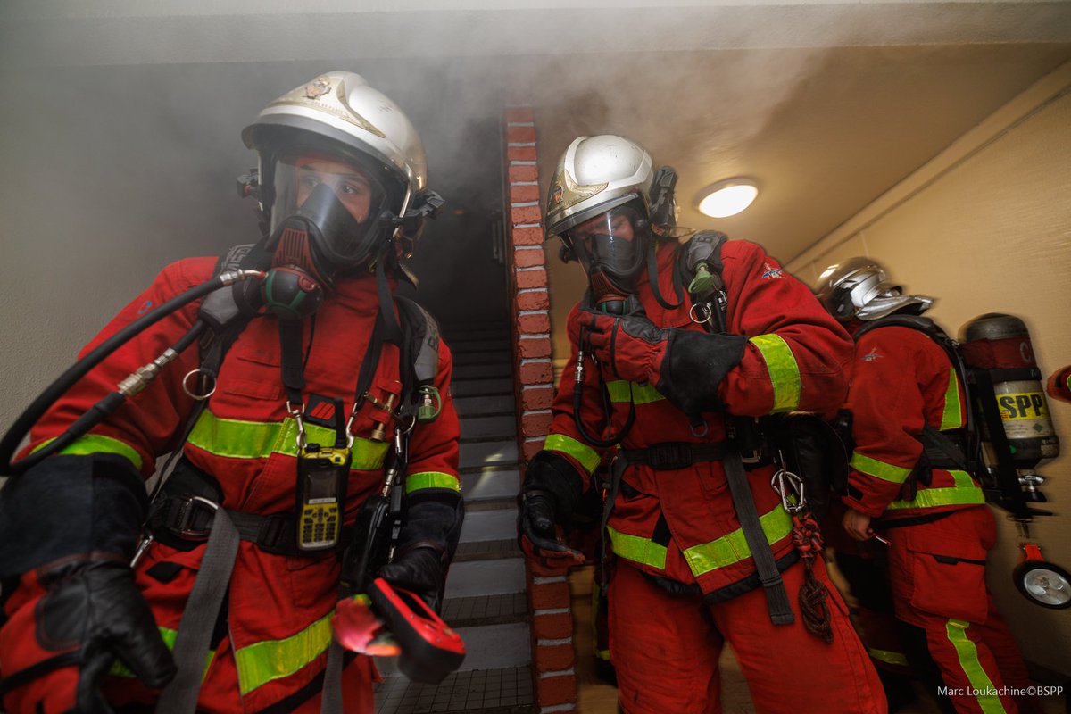 PompiersParis's tweet image. 🚨 [#Intervention] Hier, vers 21h, les sapeurs-pompiers de Paris sont intervenus pour un feu d&apos;appartement à Colombes (92).

🔥 L’incendie de l&apos;appartement d&apos;environ 80 m² est maîtrisé par une lance.

👨‍🚒 Une action rapide et coordonnée a permis de réaliser 4 mises en sécurité et…
