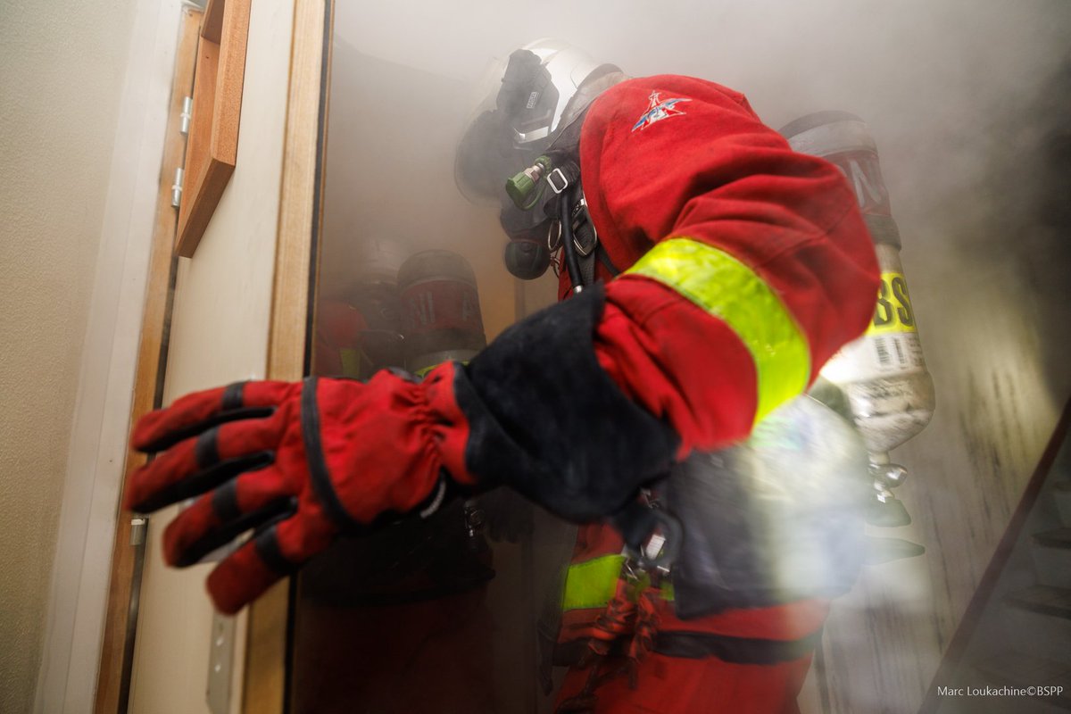 PompiersParis's tweet image. 🚨 [#Intervention] Hier, vers 21h, les sapeurs-pompiers de Paris sont intervenus pour un feu d&apos;appartement à Colombes (92).

🔥 L’incendie de l&apos;appartement d&apos;environ 80 m² est maîtrisé par une lance.

👨‍🚒 Une action rapide et coordonnée a permis de réaliser 4 mises en sécurité et…