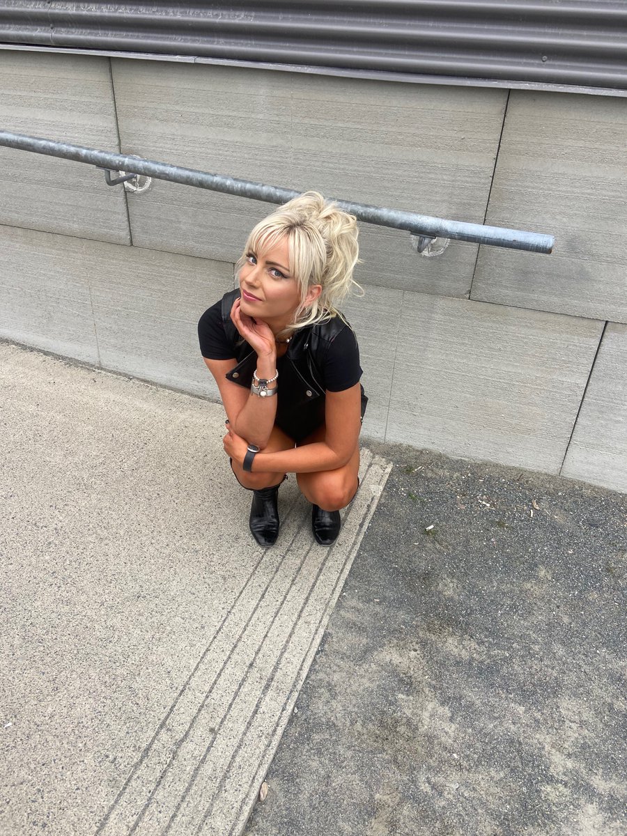 Frontwoman 🖤🤘🏼😇