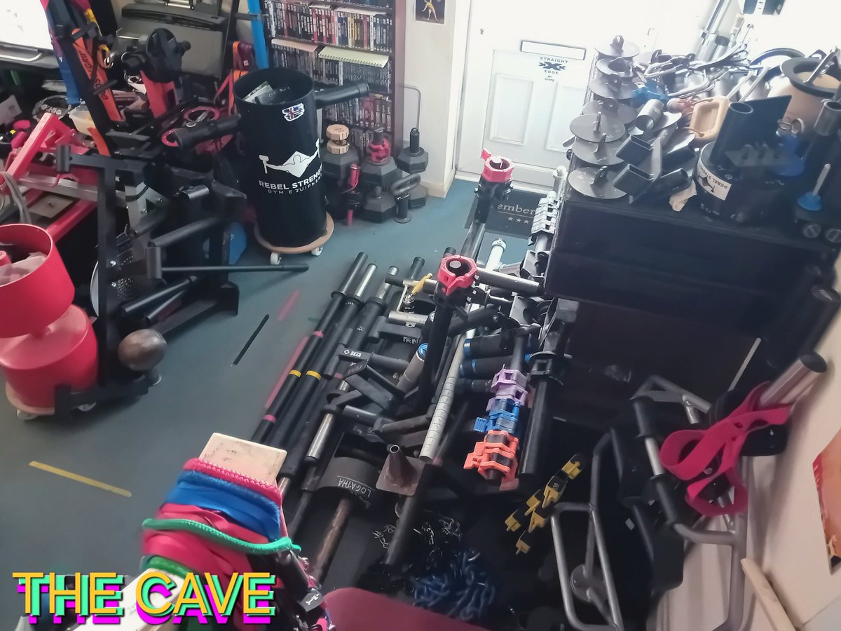 SET TARGETS ⚠️
Incoming Juggernoid entering Sundays Roster ! 🧱💥🧱

Main Targets 🔻
Sandbag Clean n Press
SALVO RUBICON - Squat Thrusts

Last Day of this week Lets End it with a Successful Week of DIE HARDS  !!!

DTB !!!
💪💥⚡️✨️