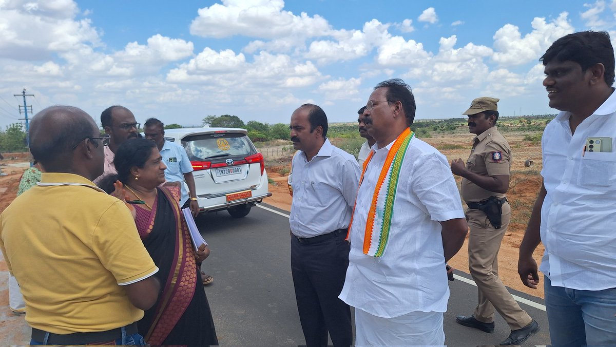 ruby_manoharan's tweet image. இன்று களக்காடு கள்ளிகுளம், பிரண்டை மலை அருகே உள்ள நீர் சேமிப்பு மேல்நிலை நீர்த்தேக்க தொட்டியை நானும் , மாவட்ட ஆட்சித்தலைவர் மருத்துவர்.சுகுமார் அவர்களும் ஆய்வு செய்த போது...