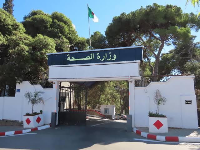MilitaryDz's tweet image. ستخصص #الجزائر 🇩🇿 لعام 2026 ميزانية لقطاع الصحة 🏥 بقيمة 1048 مليار دج 8,4 مليار $ ، مرتفعة عن سنة 2025 بهدف تعزيز خدمات المرافق الصحية بما يضمن الأمن الصحي و بناء المستشفيات الجديدة و فتح مناصب عمل جديدة في القطاع للعام الجديد !!