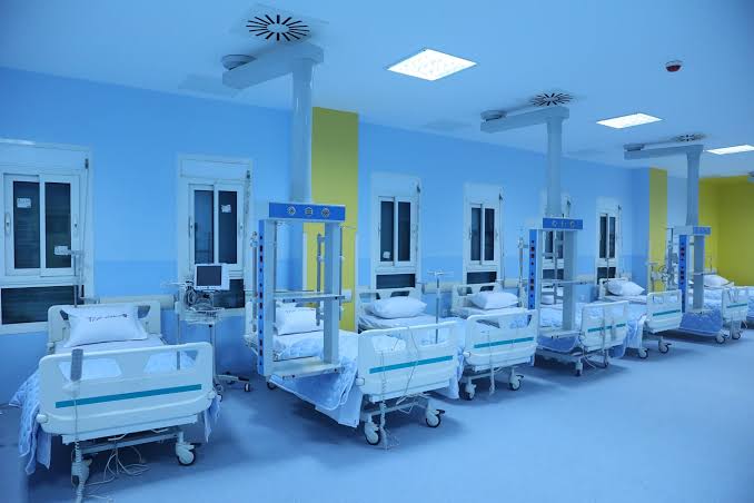 MilitaryDz's tweet image. ستخصص #الجزائر 🇩🇿 لعام 2026 ميزانية لقطاع الصحة 🏥 بقيمة 1048 مليار دج 8,4 مليار $ ، مرتفعة عن سنة 2025 بهدف تعزيز خدمات المرافق الصحية بما يضمن الأمن الصحي و بناء المستشفيات الجديدة و فتح مناصب عمل جديدة في القطاع للعام الجديد !!