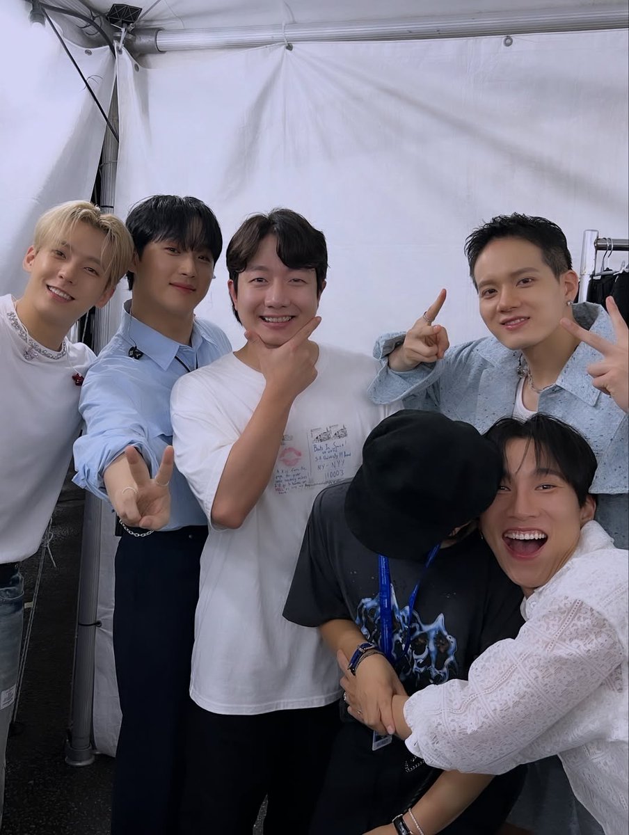 BTOBSupports's tweet photo. [SNS] 251011 #BTOB #SEOEUNKWANG #LEEMINHYUK  #LIMHYUNSIK #PENIEL on zzinmo's Instagram Post Update (3/3)
 
🔗https://t.co/aGPUcpFm93

#비투비 #임현식
@OFFICIALBTOB @BTOBCOMPANY @BTOB_SEKwang @btob2mh @BTOB_IMHYUNSIK @PenielShin https://t.co/Kmvrn7v7cy