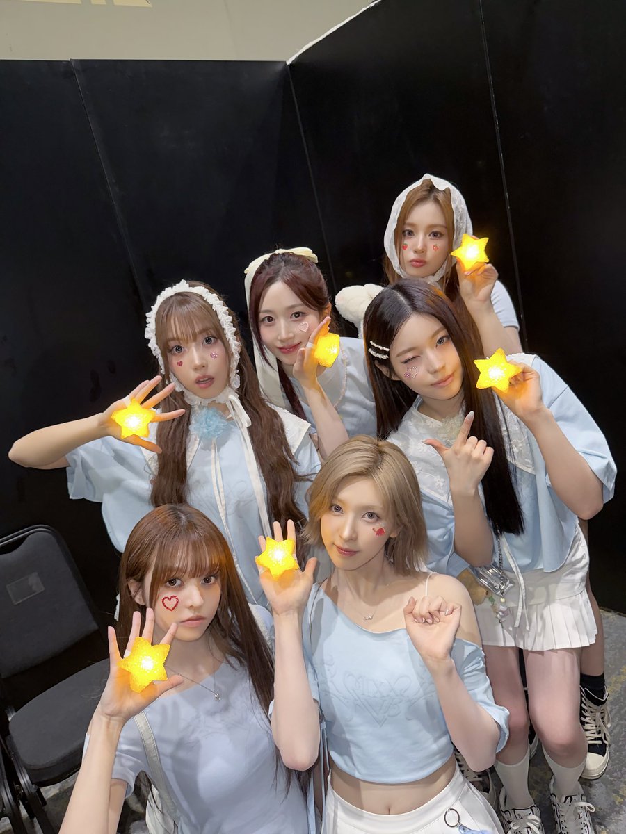 TEAM_NSWER's tweet image. During this comeback promotion period, #NMIXX and #NSWER have achieved so many things that it's hard to list them one by one. I sincerely hope this glory lasts a long time. Please do your best for the comeback, NSWER.