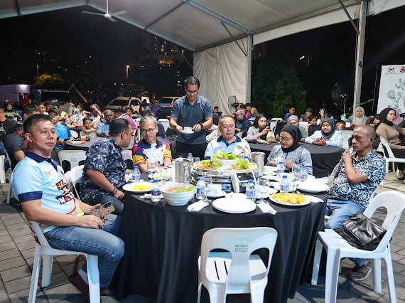 Pelancaran Hari Sukan Negara 2025 Parlimen Lembah Pantai disempurnakan oleh YB Datuk Fahmi Fadzil di IWK Eco Park, Pantai Dalam.

Sukan menyatukan masyarakat, menggerakkan semangat Malaysia MADANI! 💪🇲🇾

#HariSukanNegara2025
#LembahPantaiDihatiku
#MalaysiaMADANI