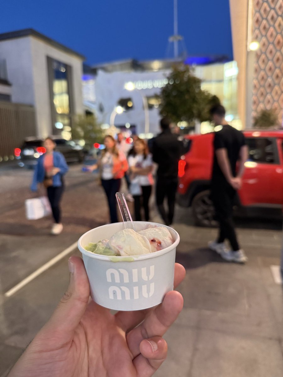 EcomWinner's tweet image. Most people overcomplicate ecom.
I launched a store 3 months ago (2nd brand), kept it stupid simple—this week it’s crossed 10,000 orders.

As a high-performing operator, only 2 things matter:
⚡ Execution speed
🎯 Quality of decisions
The rest is noise.
Last 3 months → 2 stores…