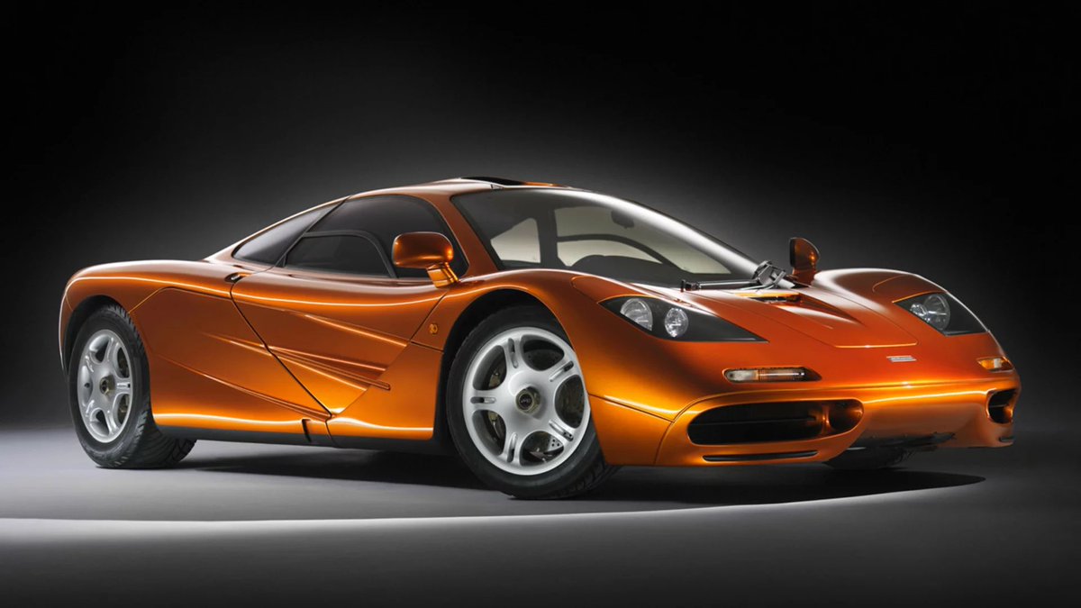driver2view's tweet photo. McLaren F1 

السعر: 20.5 مليون دولار

سيارة التسعينات اللي كسرت كل القواعد

محرك BMW V12 ومقعد السائق في المنتصف 

انصنعت منها 106 نسخة فقط!

إلى اليوم تُعتبر من أكثر السيارات طلبًا من الجامعين https://t.co/NLoduNJ8sX